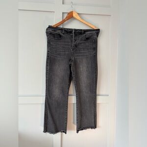 💜 American Eagle Women's Cropped Gray Artist Distressed Jeans